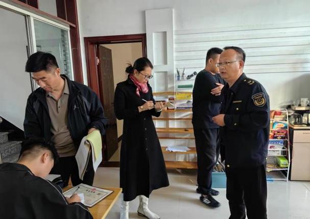 为保障学生的安全和规范校外托管机构的运营,长安路街道于10月10日